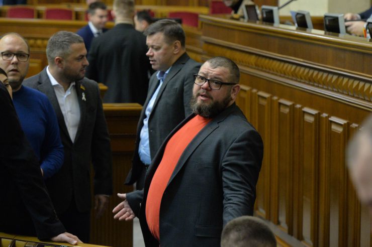 Пленарне засідання Верховної Ради України. Головуючий повідомив, що 14 листопада 2019 року Центральна виборча комісія зареєструвала народного депутата України, обраного на позачергових виборах народних депутатів України 21 липня 2019 р. в загальнодержавному багатомандатному виборчому окрузі, В’ятровича Володимира Михайловича, по виборчому списку політичної партії «Європейська солідарність». 
Народні депутати продовжують розгляд правок до проекту Закону про внесення змін до Закону України 