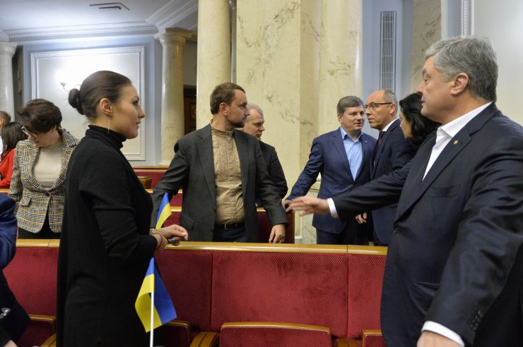 Пленарне засідання Верховної Ради України. Головуючий повідомив, що 14 листопада 2019 року Центральна виборча комісія зареєструвала народного депутата України, обраного на позачергових виборах народних депутатів України 21 липня 2019 р. в загальнодержавному багатомандатному виборчому окрузі, В’ятровича Володимира Михайловича, по виборчому списку політичної партії «Європейська солідарність». 
Народні депутати продовжують розгляд правок до проекту Закону про внесення змін до Закону України 