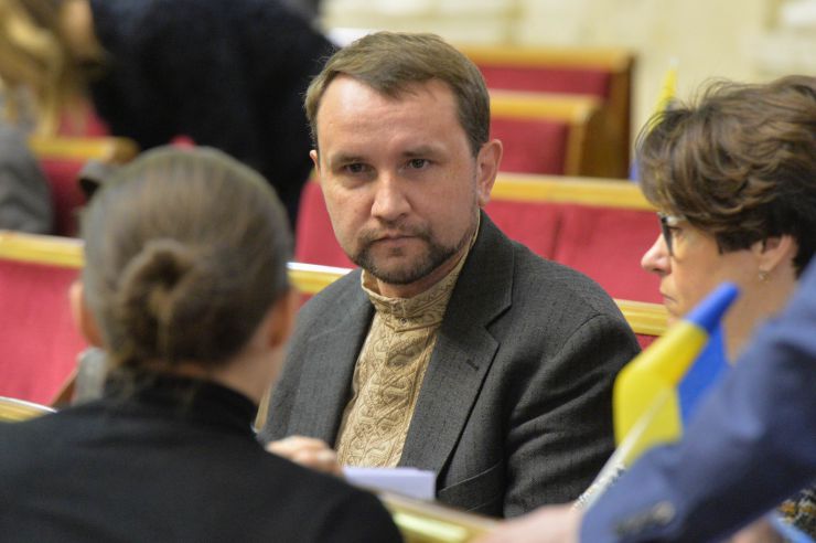 Пленарне засідання Верховної Ради України. Головуючий повідомив, що 14 листопада 2019 року Центральна виборча комісія зареєструвала народного депутата України, обраного на позачергових виборах народних депутатів України 21 липня 2019 р. в загальнодержавному багатомандатному виборчому окрузі, В’ятровича Володимира Михайловича, по виборчому списку політичної партії «Європейська солідарність». 
Народні депутати продовжують розгляд правок до проекту Закону про внесення змін до Закону України 
