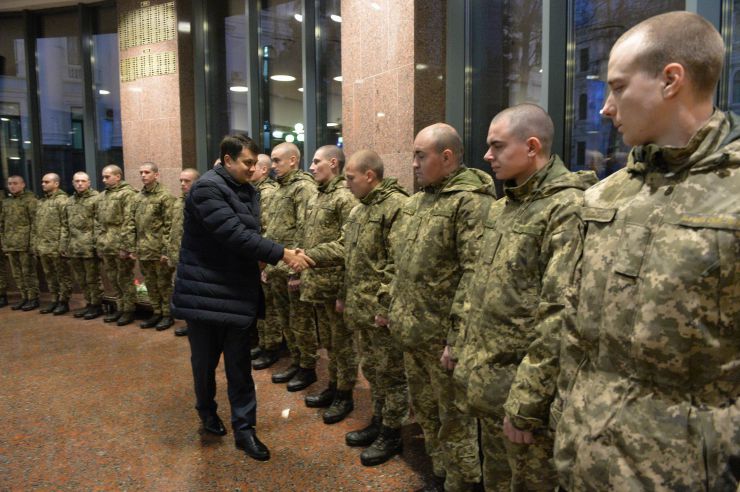 Голова Верховної Ради України Дмитро Разумков побував у меморіальному комплексі «Зала памяті» на території Міністерства оборони України.