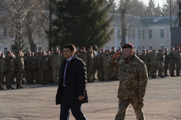 Робоча поїздка Голови Верховної Ради України Дмитра Разумкова
до Житомирської області.
Приїзд Голови Верховної Ради України Д.О.Разумкова до 95-ї окремої десантно-штурмової бригади Десантно-штурмових військ Збройних Сил України 
