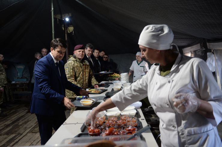 Робоча поїздка Голови Верховної Ради України Дмитра Разумкова
до Житомирської області.
Приїзд Голови Верховної Ради України Д.О.Разумкова до 95-ї окремої десантно-штурмової бригади Десантно-штурмових військ Збройних Сил України 
