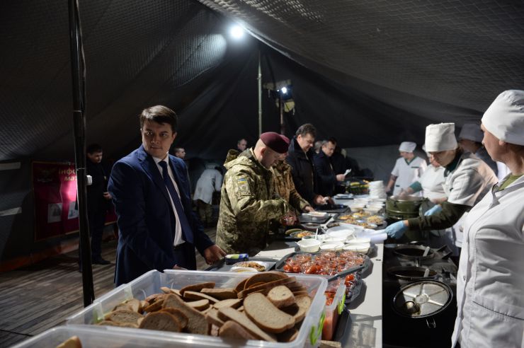 Робоча поїздка Голови Верховної Ради України Дмитра Разумкова
до Житомирської області.
Приїзд Голови Верховної Ради України Д.О.Разумкова до 95-ї окремої десантно-штурмової бригади Десантно-штурмових військ Збройних Сил України 

