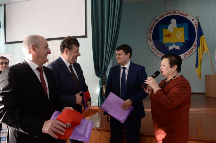 Робоча поїздка Голови Верховної Ради України Дмитра Разумкова
до Житомирської області.
 Приїзд Голови Верховної Ради України Д.О.Разумкова до комунального закладу 
