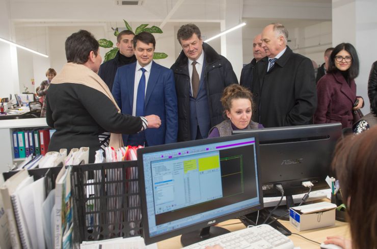 Робоча поїздка Голови Верховної Ради України Дмитра Разумкова до Житомирської області. Приїзд Голови Верховної Ради України Д.О.Разумкова до приватного акціонерного товариства 