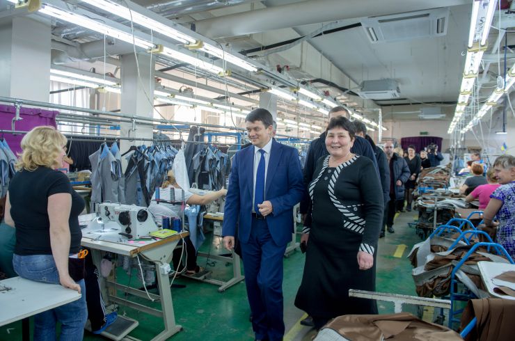 Робоча поїздка Голови Верховної Ради України Дмитра Разумкова до Житомирської області. Приїзд Голови Верховної Ради України Д.О.Разумкова до приватного акціонерного товариства 