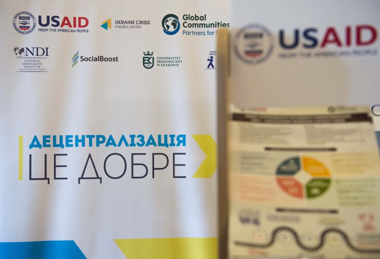 У Верховній Раді відбулася презентація програм установ Уряду США щодо напрямків співпраці з парламентом України. 

 До учасників презентації з вітальними словами звернулися Голова Верховної Ради України Дмитро Разумков та Тимчасовий повірений у справах США в Україні Вільям Тейлор. 
Голова Верховної Ради України Дмитро Разумков, звертаючись до учасників, зазначив: «Для нас це принципово важливо. Тому що це не лише інформаційна підтримка, яка також важлива для Верховної Ради України. Це - методологічна підтримка, це підтримка з точки зору фінансової взаємодії та інших організаційних питань. Однак, це також дуже важливий сигнал, який сьогодні отримує і Україна як держава, і Верховна Рада України як інституційний орган».

За участі тимчасового повіреного у справах США в Україні Вільяма Тейлора. 
Презентаційний захід був проведений Апаратом Верховної Ради України у партнерстві з Програмою USAID РАДА.
