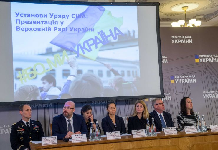 У Верховній Раді відбулася презентація програм установ Уряду США щодо напрямків співпраці з парламентом України. 

 До учасників презентації з вітальними словами звернулися Голова Верховної Ради України Дмитро Разумков та Тимчасовий повірений у справах США в Україні Вільям Тейлор. 
Голова Верховної Ради України Дмитро Разумков, звертаючись до учасників, зазначив: «Для нас це принципово важливо. Тому що це не лише інформаційна підтримка, яка також важлива для Верховної Ради України. Це - методологічна підтримка, це підтримка з точки зору фінансової взаємодії та інших організаційних питань. Однак, це також дуже важливий сигнал, який сьогодні отримує і Україна як держава, і Верховна Рада України як інституційний орган».

За участі тимчасового повіреного у справах США в Україні Вільяма Тейлора. 
Презентаційний захід був проведений Апаратом Верховної Ради України у партнерстві з Програмою USAID РАДА.
