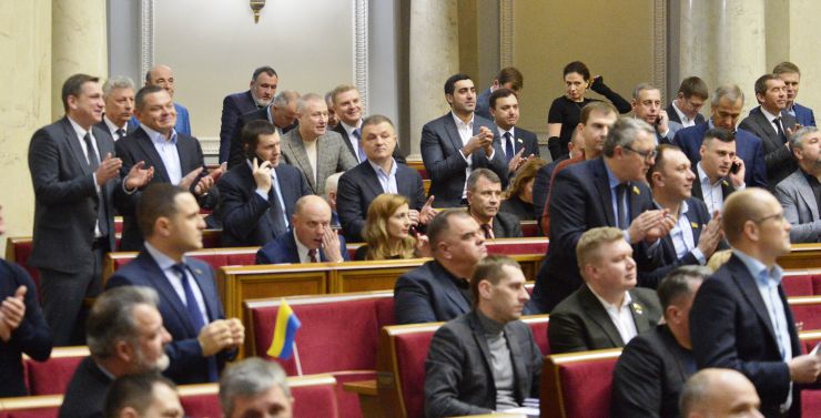 Пленарне засідання Верховної Ради України.

Національна скаутська організація Пласт передала народним депутатам України Вифлеємський вогонь миру. Під час ранкового пленарного засідання Верховної Ради члени національної скаутської організації Пласт привітали народних депутатів з прийдешніми різдвяними святами. Пластуни передали Вифлеємський вогонь Голові Верховної Ради України Дмитру Разумкову.
