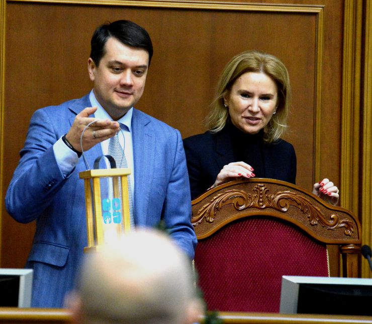 Пленарне засідання Верховної Ради України.

Національна скаутська організація Пласт передала народним депутатам України Вифлеємський вогонь миру. Під час ранкового пленарного засідання Верховної Ради члени національної скаутської організації Пласт привітали народних депутатів з прийдешніми різдвяними святами. Пластуни передали Вифлеємський вогонь Голові Верховної Ради України Дмитру Разумкову. Кондратюк

