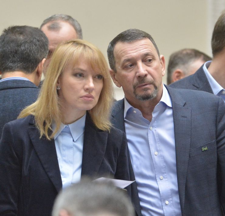 Пленарне засідання Верховної Ради України.

Проект Закону про внесення змін до Податкового кодексу України щодо удосконалення структури управління у сфері державної податкової та митної політики №2419 доповів заступник Міністра фінансів Павло Ходаковський. 
Голова Комітету з питань фінансів, податкової та митної політики Данило Гетманцев доповів рішення Комітету, який рекомендує Верховній Раді прийняти законопроект за основу.
Народні депутати взяли участь в обговоренні та за результатами голосування 341 голосом прийняли законопроект за основу. Олена Шуляк Юрій Кісель СН
