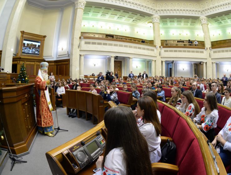 З ініціативи комітету з прав людини відбулося привітання Голови Верховної Ради Дмитра Разумкова зі святом Святого Миколая дітей з різних регіонів України.