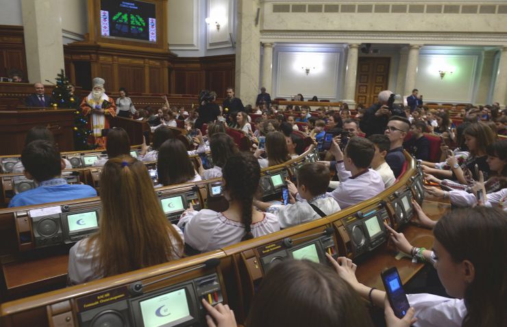 З ініціативи комітету з прав людини відбулося привітання Голови Верховної Ради Дмитра Разумкова зі святом Святого Миколая дітей з різних регіонів України.