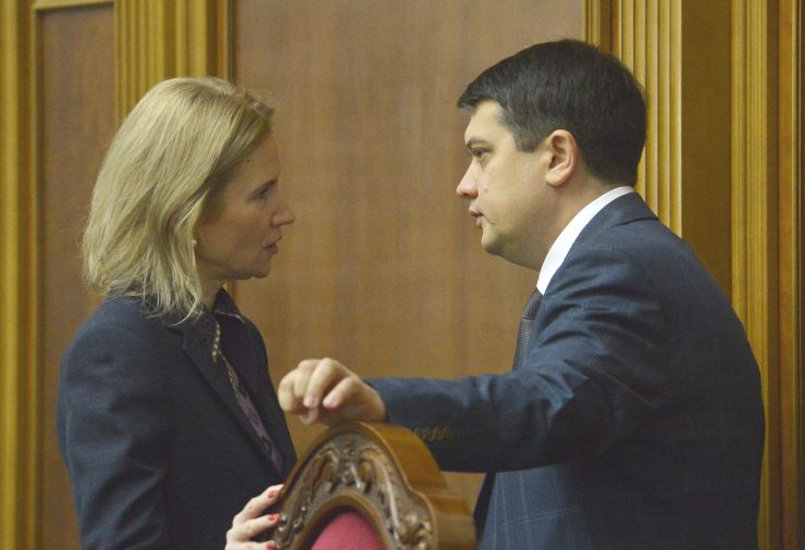 Пленарне засідання Верховної Ради України. Олена Кондратюк Дмитро Разумков 