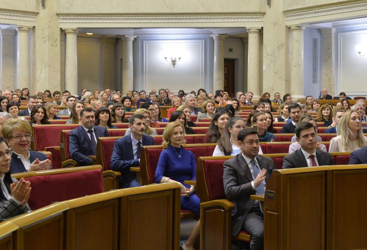 Голова Верховної Ради України Дмитро Разумков, керівництво парламента привітали колектив Апарату ВР України з Новорічними святами та вручило нагороди.
