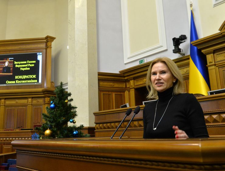 Голова Верховної Ради України Дмитро Разумков, керівництво парламента привітали колектив Апарату ВР України з Новорічними святами та вручило нагороди. Олена КОндратюк