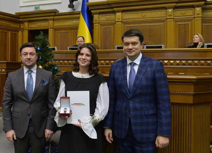 Голова Верховної Ради України Дмитро Разумков, керівництво парламента привітали колектив Апарату ВР України з Новорічними святами та вручило нагороди. Вячеслав Штучний Керівник Апарату ВР України 