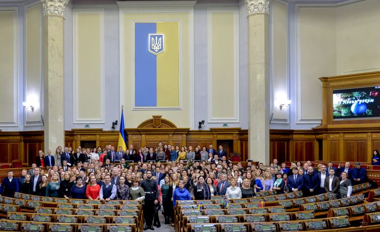 Голова Верховної Ради України Дмитро Разумков, керівництво парламента привітали колектив Апарату ВР України з Новорічними святами та вручило нагороди.
