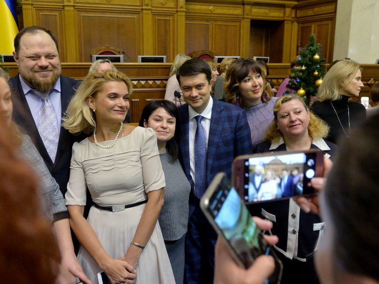 Голова Верховної Ради України Дмитро Разумков, керівництво парламента привітали колектив Апарату ВР України з Новорічними святами та вручило нагороди. Перший заступник Голови Верховної Ради України Руслан Стефанчук,
Голова Верховної Ради України Дмитро Разумков під час заходу
