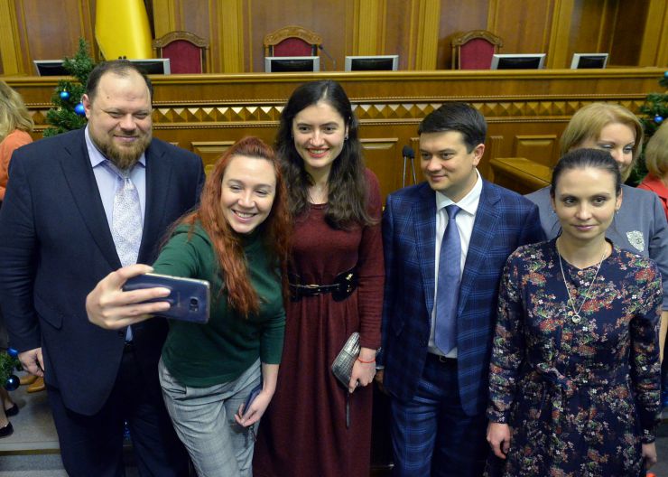 Голова Верховної Ради України Дмитро Разумков, керівництво парламента привітали колектив Апарату ВР України з Новорічними святами та вручило нагороди. Перший заступник Голови Верховної Ради України Руслан Стефанчук,
Голова Верховної Ради України Дмитро Разумков під час заходу
