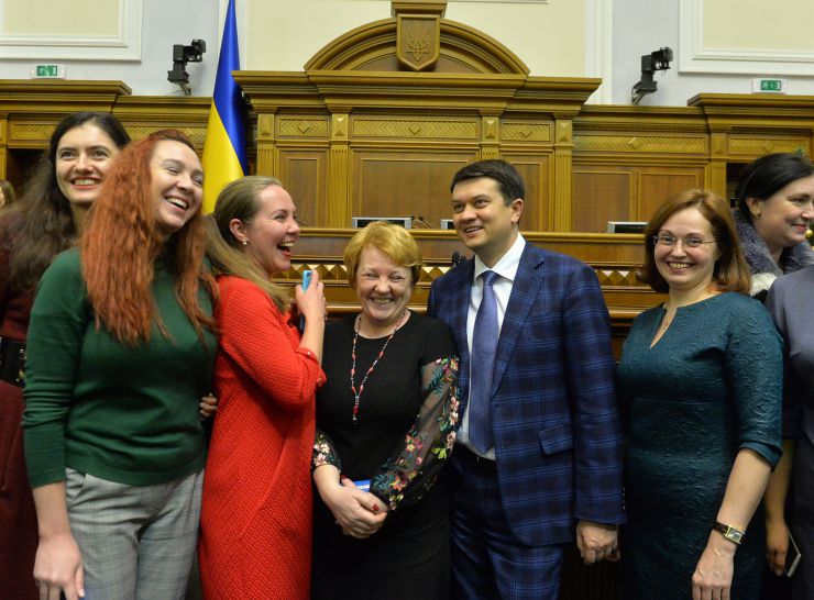 Голова Верховної Ради України Дмитро Разумков, керівництво парламента привітали колектив Апарату ВР України з Новорічними святами та вручило нагороди.