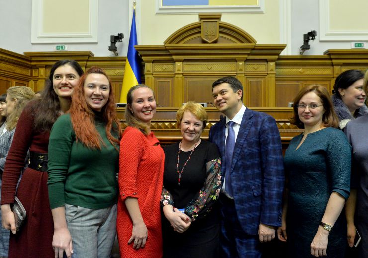 Голова Верховної Ради України Дмитро Разумков, керівництво парламента привітали колектив Апарату ВР України з Новорічними святами та вручило нагороди.