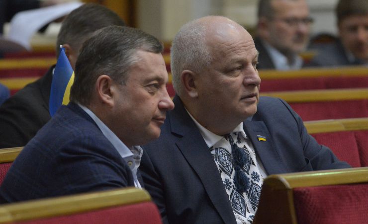 Пленарне засідання Верховної Ради України
Народні депутати хвилиною мовчання вшанували пам’ять загиблих в катастрофі авіалайнера Міжнародних авіаліній України під Тегераном 8 січня 2020 р.

Головуючий оголосив до розгляду проект Закону про внесення змін до Конституції України (щодо скасування адвокатської монополії) №1013.
Верховна Рада 295 голосами попередньо схвалила законопроект, прийнявши постанову №1013/П1. Ярослав Дубневич ЗА Степан Кубів ЕС 
