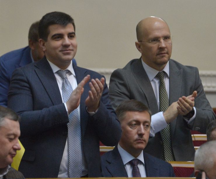 Пленарне засідання Верховної Ради України

До порядку денного було включено проект Закону про внесення змін до Податкового кодексу України щодо підвищення доступності лікарських засобів, медичних виробів та інших товарів, які закуповуються за кошти державного бюджету, та створення умов для закупівель у сфері охорони здоров'я за кошти державного бюджету №2539. 278 голосами «за» законопроект прийнято за основу. Павло Бакунець Сергій Лабазюк Сергій Вельможний ДОВІРА 

