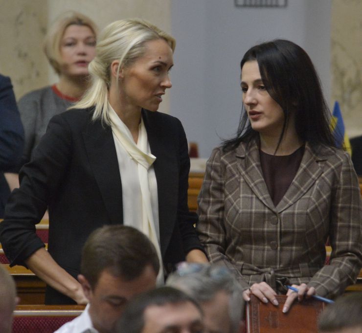 Пленарне засідання Верховної Ради України

До порядку денного було включено проект Закону про внесення змін до Податкового кодексу України щодо підвищення доступності лікарських засобів, медичних виробів та інших товарів, які закуповуються за кошти державного бюджету, та створення умов для закупівель у сфері охорони здоров'я за кошти державного бюджету №2539. 278 голосами «за» законопроект прийнято за основу. Ольга Саладуха  Ірина Борзова СН

