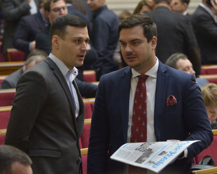 Пленарне засідання Верховної Ради України

До порядку денного було включено проект Закону про внесення змін до Податкового кодексу України щодо підвищення доступності лікарських засобів, медичних виробів та інших товарів, які закуповуються за кошти державного бюджету, та створення умов для закупівель у сфері охорони здоров'я за кошти державного бюджету №2539. 278 голосами «за» законопроект прийнято за основу. Олександр Колтунович ОП Дмитро Наталуха СН

