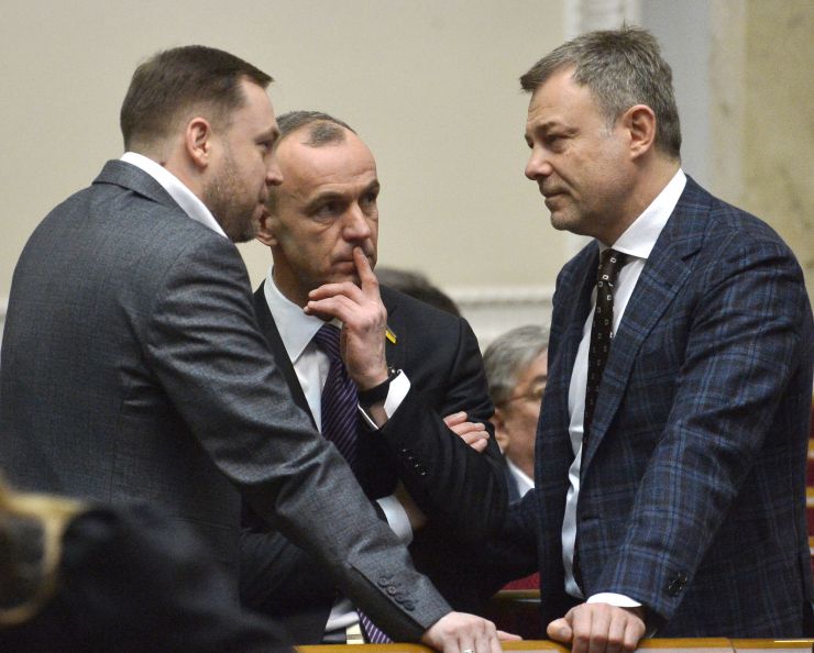 Пленарне засідання Верховної Ради України

До порядку денного було включено проект Закону про внесення змін до Податкового кодексу України щодо підвищення доступності лікарських засобів, медичних виробів та інших товарів, які закуповуються за кошти державного бюджету, та створення умов для закупівель у сфері охорони здоров'я за кошти державного бюджету №2539. 278 голосами «за» законопроект прийнято за основу. Денис Монастирський СН Андрій Кожем’якін Б Віталій Данілов Б 

