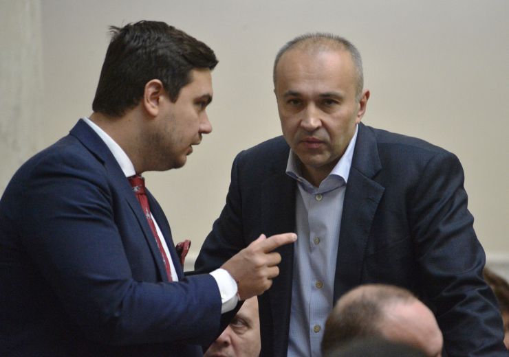 Пленарне засідання Верховної Ради України

До порядку денного було включено проект Закону про внесення змін до Податкового кодексу України щодо підвищення доступності лікарських засобів, медичних виробів та інших товарів, які закуповуються за кошти державного бюджету, та створення умов для закупівель у сфері охорони здоров'я за кошти державного бюджету №2539. 278 голосами «за» законопроект прийнято за основу.
Дмитро Наталуха СН Борис Приходько ЗА
