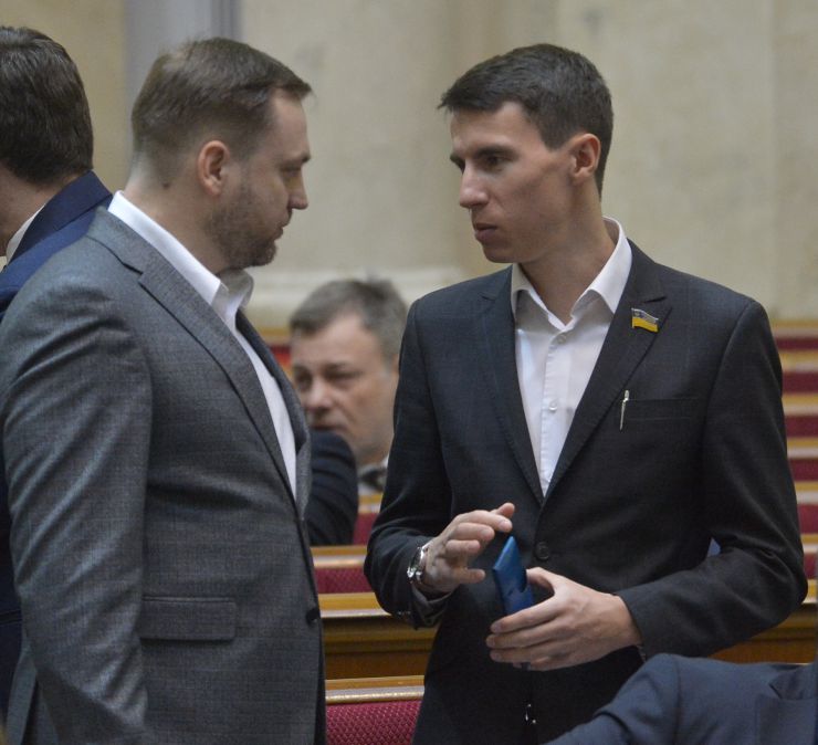 Пленарне засідання Верховної Ради України

До порядку денного було включено проект Закону про внесення змін до Податкового кодексу України щодо підвищення доступності лікарських засобів, медичних виробів та інших товарів, які закуповуються за кошти державного бюджету, та створення умов для закупівель у сфері охорони здоров'я за кошти державного бюджету №2539. 278 голосами «за» законопроект прийнято за основу. Денис Монастирський Максим Павлюк СН

