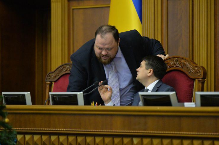 Пленарне засідання Верховної Ради України

Проект Закону про повну загальну середню освіту №0901 у другому читанні доповів заступник Голови Комітету з питань освіти, науки та інновацій Сергій Колебошин.
Після закінчення розгляду правок законопроект за результатами голосування прийнято в цілому 327 голосами «за».
