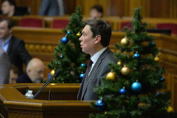 Пленарне засідання Верховної Ради України

Проект Закону про повну загальну середню освіту №0901 у другому читанні доповів заступник Голови Комітету з питань освіти, науки та інновацій Сергій Колебошин.
Після закінчення розгляду правок законопроект за результатами голосування прийнято в цілому 327 голосами «за». Колебошин Сергій – СН, доповідав Закон про освіту
