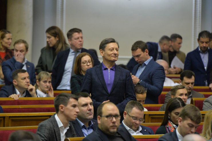 Пленарне засідання Верховної Ради України

Проект Закону про повну загальну середню освіту №0901 у другому читанні доповів заступник Голови Комітету з питань освіти, науки та інновацій Сергій Колебошин.
Після закінчення розгляду правок законопроект за результатами голосування прийнято в цілому 327 голосами «за». Михайло Волинець- Батьківщина
