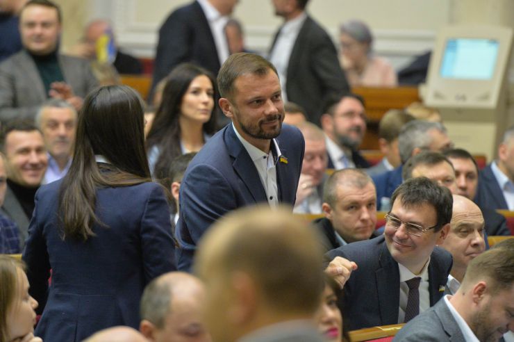 Пленарне засідання Верховної Ради України

Проект Закону про повну загальну середню освіту №0901 у другому читанні доповів заступник Голови Комітету з питань освіти, науки та інновацій Сергій Колебошин.
Після закінчення розгляду правок законопроект за результатами голосування прийнято в цілому 327 голосами «за».
