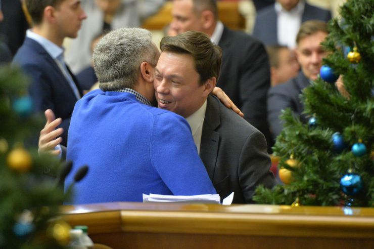 Пленарне засідання Верховної Ради України

Проект Закону про повну загальну середню освіту №0901 у другому читанні доповів заступник Голови Комітету з питань освіти, науки та інновацій Сергій Колебошин.
Після закінчення розгляду правок законопроект за результатами голосування прийнято в цілому 327 голосами «за». Колебошин Сергій – СН, доповідав Закон про освіту
