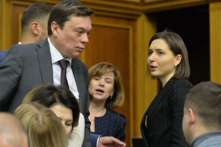 Пленарне засідання Верховної Ради України

Проект Закону про повну загальну середню освіту №0901 у другому читанні доповів заступник Голови Комітету з питань освіти, науки та інновацій Сергій Колебошин.
Після закінчення розгляду правок законопроект за результатами голосування прийнято в цілому 327 голосами «за». Колебошин Сергій – СН, доповідав Закон про освіту і міністр освіти Ганна Новосад
