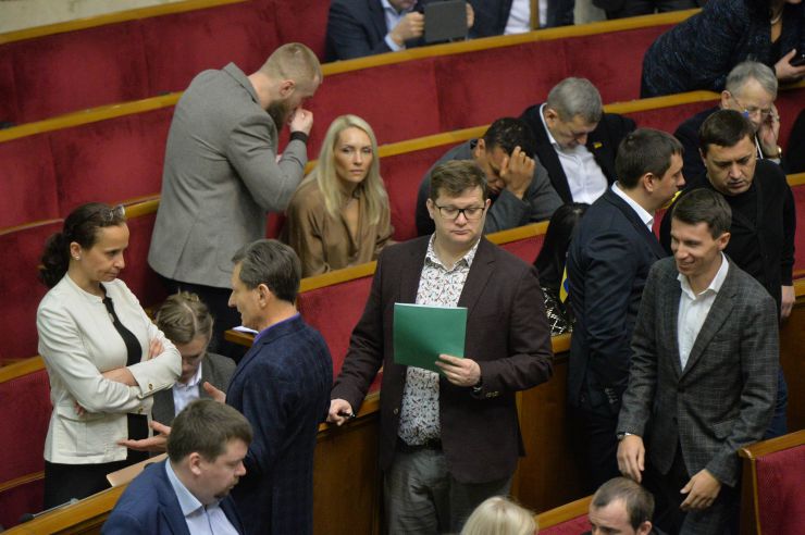 Пленарне засідання Верховної Ради України

Проект Закону про повну загальну середню освіту №0901 у другому читанні доповів заступник Голови Комітету з питань освіти, науки та інновацій Сергій Колебошин.
Після закінчення розгляду правок законопроект за результатами голосування прийнято в цілому 327 голосами «за». В центрі Володимир Ар’єв – ЄС
