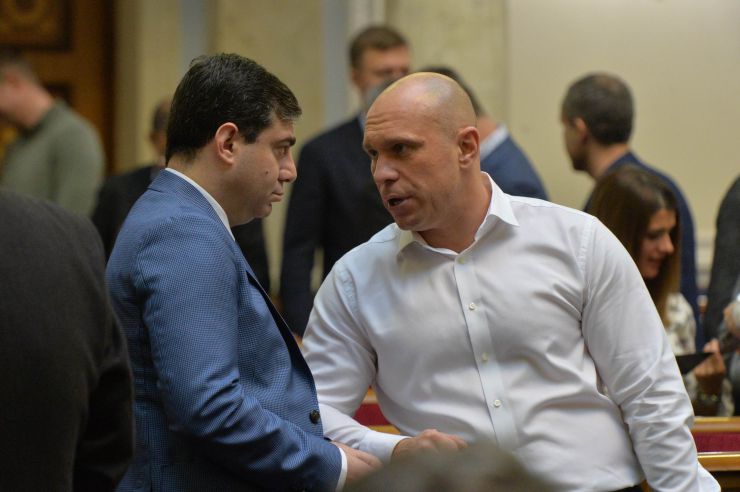 Пленарне засідання Верховної Ради України.

Прийнято за основу проект Закону 