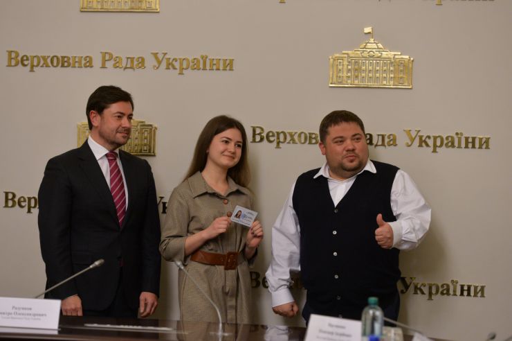 У Верховній Раді України відбулася урочиста церемонія відкриття Програми стажування молоді в Апараті Верховної Ради України у 2020 році за участю Голови Парламенту Дмитра Разумкова. В. Штучний