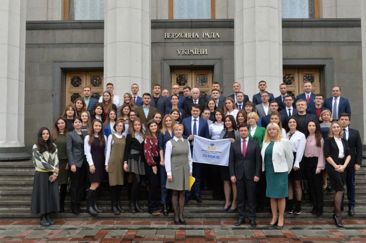У Верховній Раді України відбулася урочиста церемонія відкриття Програми стажування молоді в Апараті Верховної Ради України у 2020 році за участю Голови Парламенту Дмитра Разумкова. В. Штучний