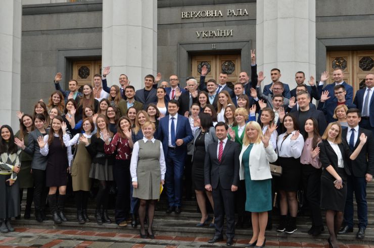 У Верховній Раді України відбулася урочиста церемонія відкриття Програми стажування молоді в Апараті Верховної Ради України у 2020 році за участю Голови Парламенту Дмитра Разумкова. В. Штучний