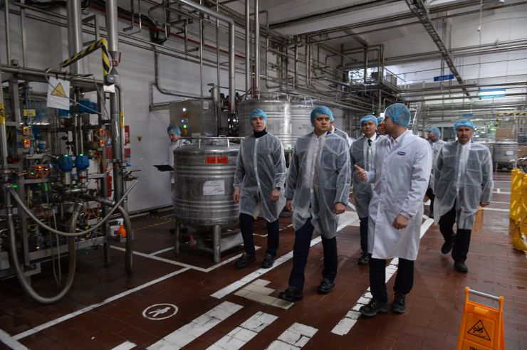 Робоча поїздка Голови Верховної Ради України Дмитра Разумкова до Херсонської, Миколаївської та Одеської областей.

Херсон. Ознайомлення з роботою підприємства товариства з обмеженою відповідальністю 