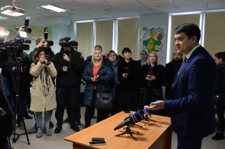 Робоча поїздка Голови Верховної Ради України Дмитра Разумкова до Херсонської, Миколаївської та Одеської областей.

Херсон. Ознайомлення з роботою підприємства товариства з обмеженою відповідальністю 