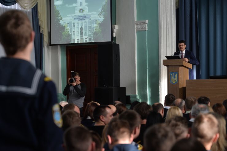 Робоча поїздка Голови Верховної Ради України Дмитра Разумкова до Херсонської, Миколаївської та Одеської областей.

Херсон. Ознайомлення з навчальною базою, зустріч із науково-педагогічними працівниками та студентами Херсонської державної морської академії (заклад вищої освіти IV рівня акредитації, який готує фахівців повного спектру плавальних, суднобудівних та морських робітничих спеціальностей).
Підхід до преси.
