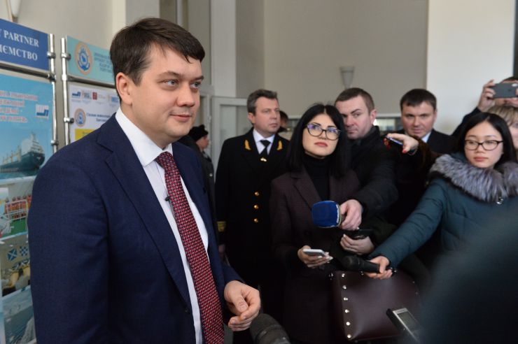 Робоча поїздка Голови Верховної Ради України Дмитра Разумкова до Херсонської, Миколаївської та Одеської областей.

Херсон. Ознайомлення з навчальною базою, зустріч із науково-педагогічними працівниками та студентами Херсонської державної морської академії (заклад вищої освіти IV рівня акредитації, який готує фахівців повного спектру плавальних, суднобудівних та морських робітничих спеціальностей).
Підхід до преси.
