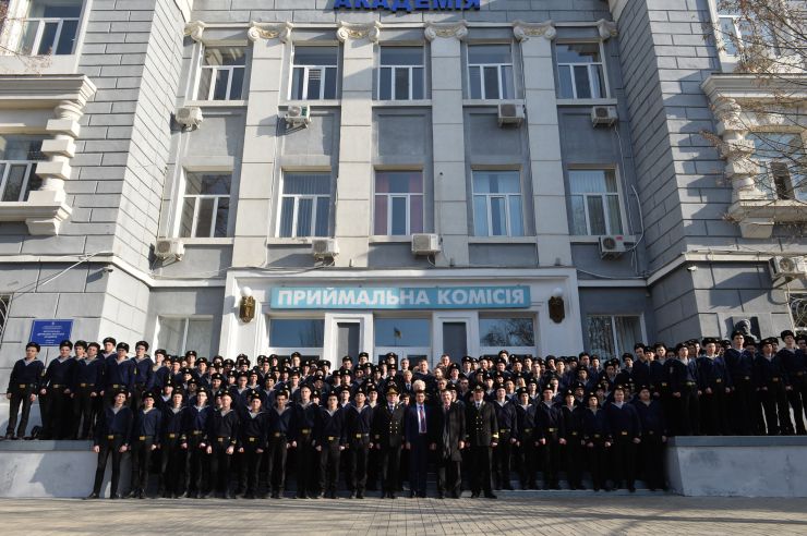 Робоча поїздка Голови Верховної Ради України Дмитра Разумкова до Херсонської, Миколаївської та Одеської областей.

Херсон. Ознайомлення з навчальною базою, зустріч із науково-педагогічними працівниками та студентами Херсонської державної морської академії (заклад вищої освіти IV рівня акредитації, який готує фахівців повного спектру плавальних, суднобудівних та морських робітничих спеціальностей).
Підхід до преси.
