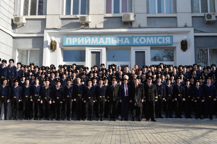 Робоча поїздка Голови Верховної Ради України Дмитра Разумкова до Херсонської, Миколаївської та Одеської областей.

Херсон. Ознайомлення з навчальною базою, зустріч із науково-педагогічними працівниками та студентами Херсонської державної морської академії (заклад вищої освіти IV рівня акредитації, який готує фахівців повного спектру плавальних, суднобудівних та морських робітничих спеціальностей).
Підхід до преси.
